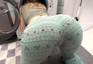 Đụ cô bạn cùng phòng mông to bị kẹt trong máy giặt